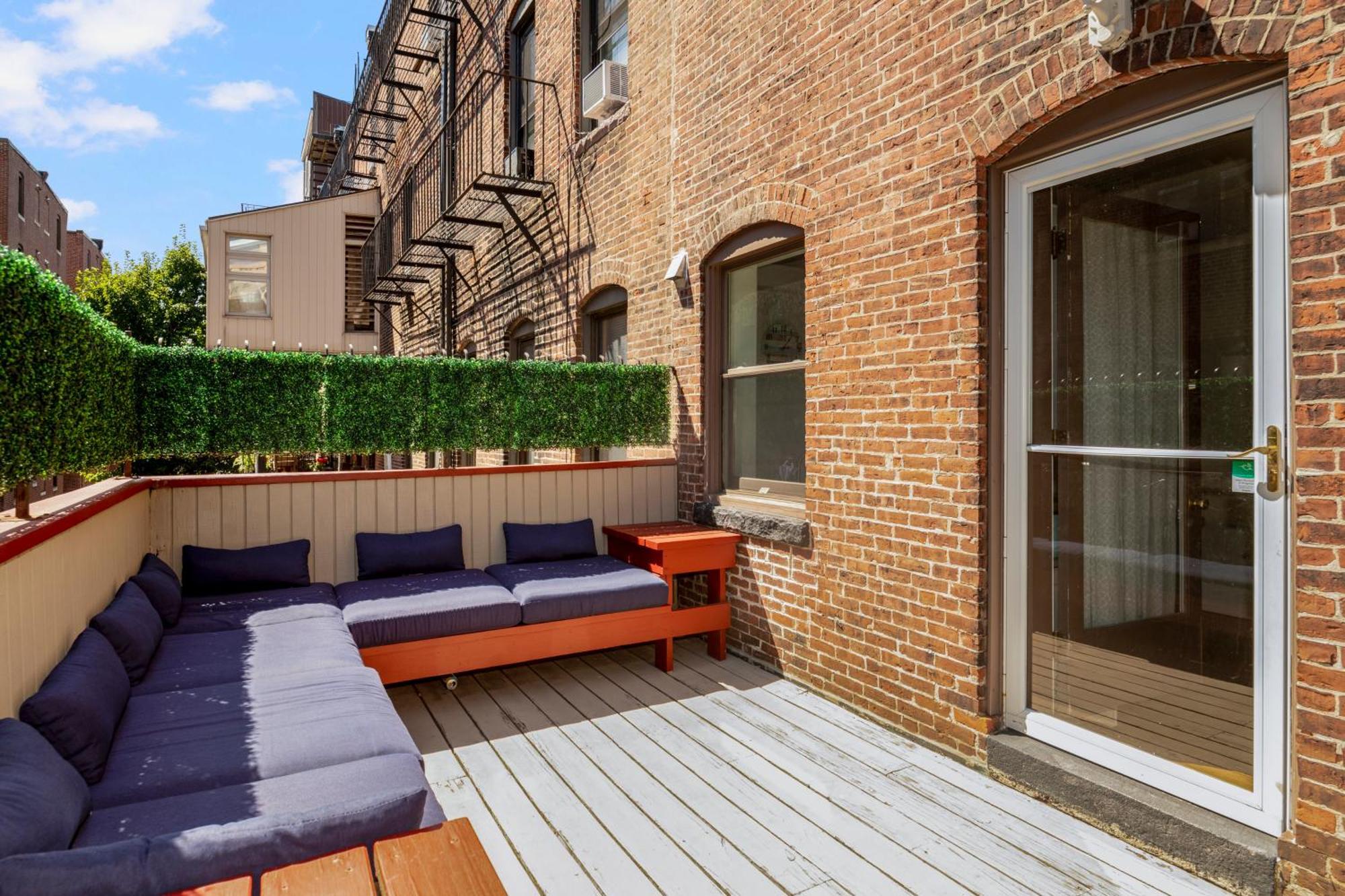 Апартаменты Brownstone Townhouse In Fenway Бостон Экстерьер фото